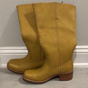 FRYE AND CO. Mustard Gold Heeled Boots